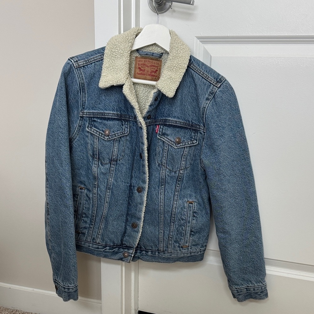 Levi's Classic Blue Denim Jacket with Sherpa Lining